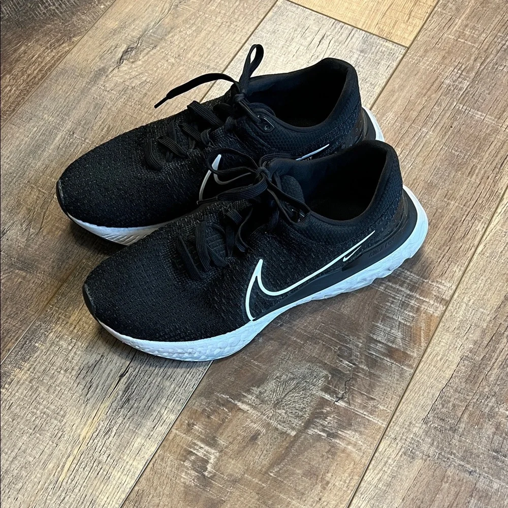 Nike React Infinity Flyknit Black & White Athletic Men’s Sneakers Tennis Shoes